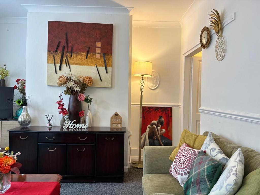 Grace'S Home โรเธอร์แฮม ภายนอก รูปภาพ